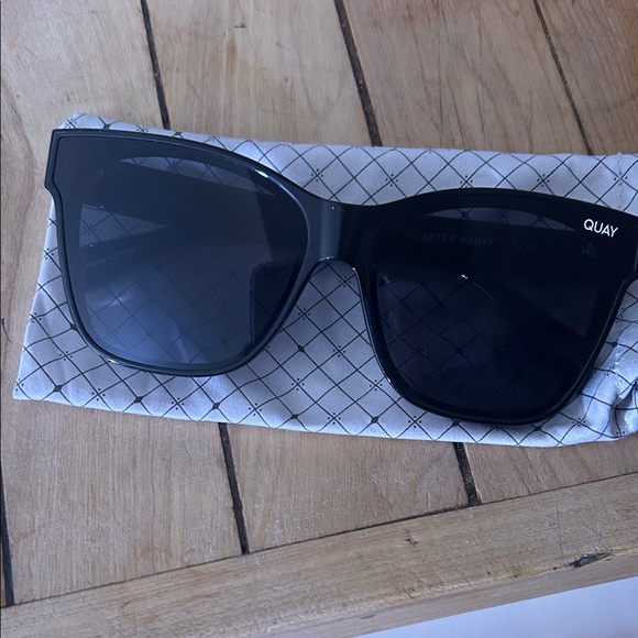 Quay Australia Black Square Sunglasses - Picture 1 of 10